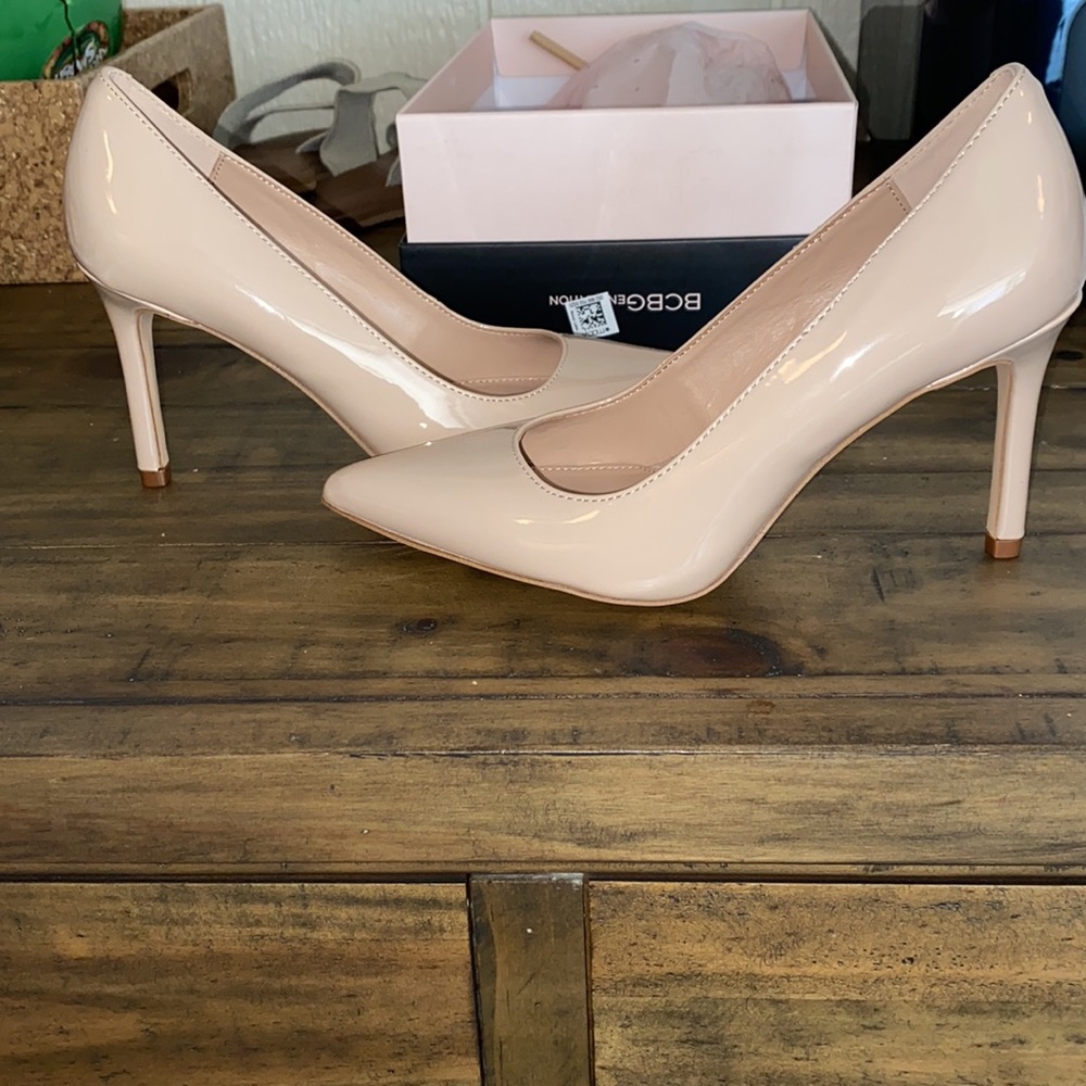 NWT beige patent faux leather heels